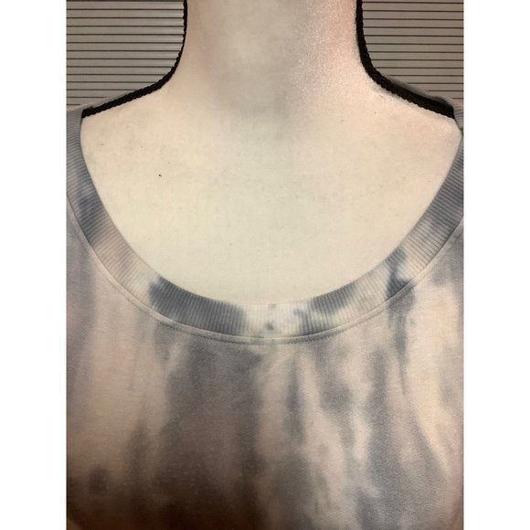 Red Haute Grey & White Ombré Top NWT — SMALL - Picture 4 of 11
